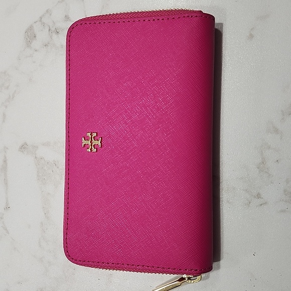 Tory Burch Handbags - Tory Burch Emerson L-Zip Continental Wallet